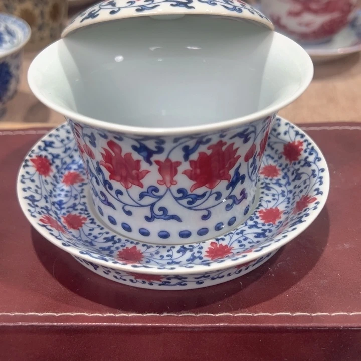 瓷片白青花釉里红缠枝莲马蹄盖碗