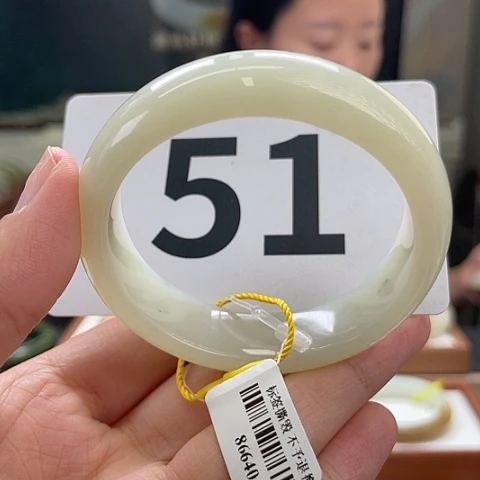 和田玉手镯未镶嵌  微瑕