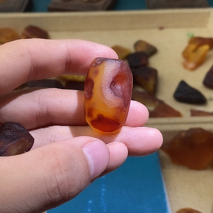 琥珀未镶嵌裸石金绞蜜