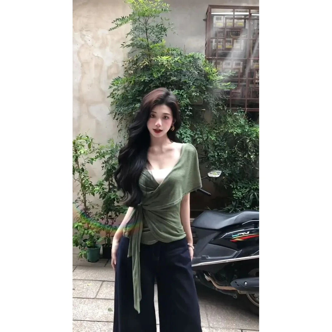 辣妹性感V领交叉绑带短袖T恤女夏季设计感收腰显瘦上衣阔腿长裤子