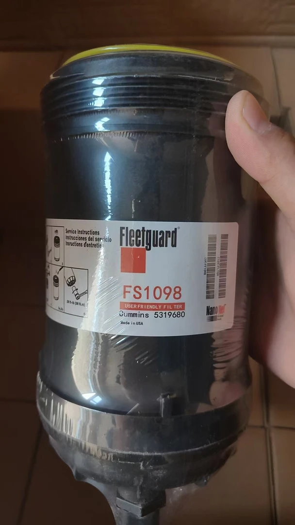 FS1098柴油滤芯适用弗列加康明斯柳工40c7018徐工5319680/FS20165