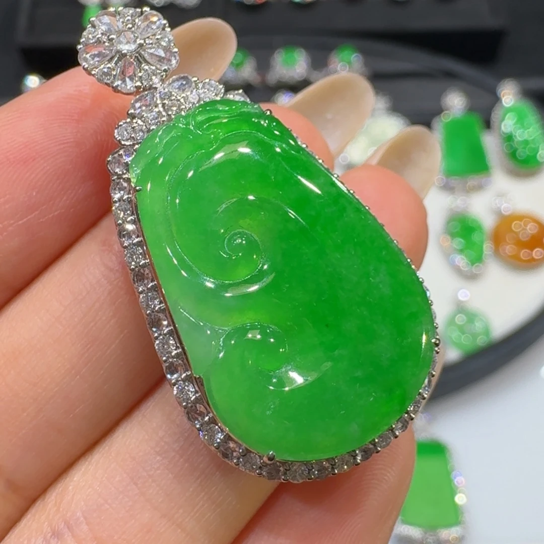 翡翠18K金镶嵌颈饰收到货48小时鉴赏期