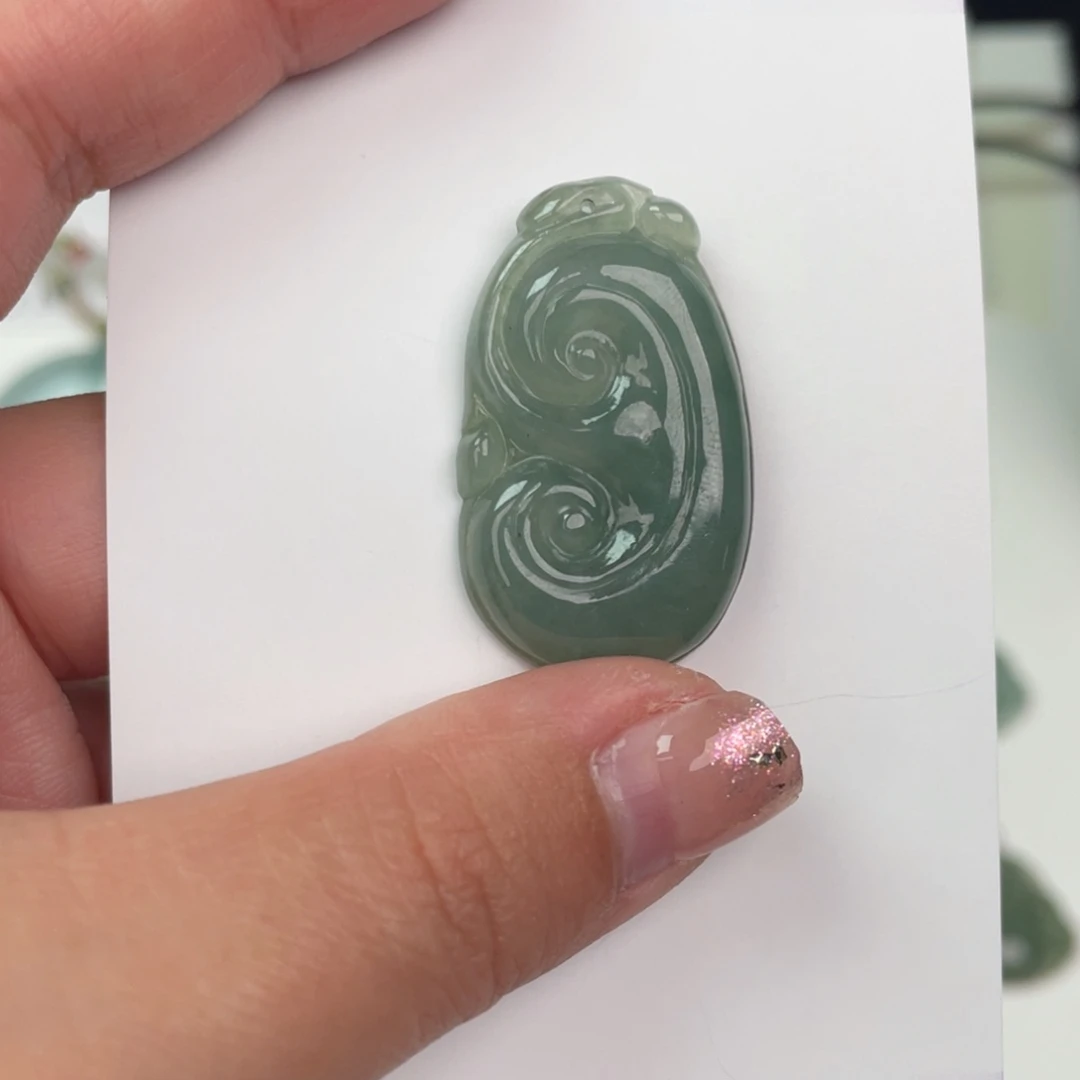 翡翠未镶嵌颈饰如意