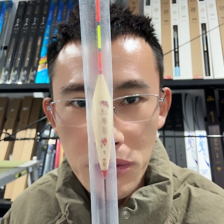 钓***了茅草闪电垂钓装备2.4克