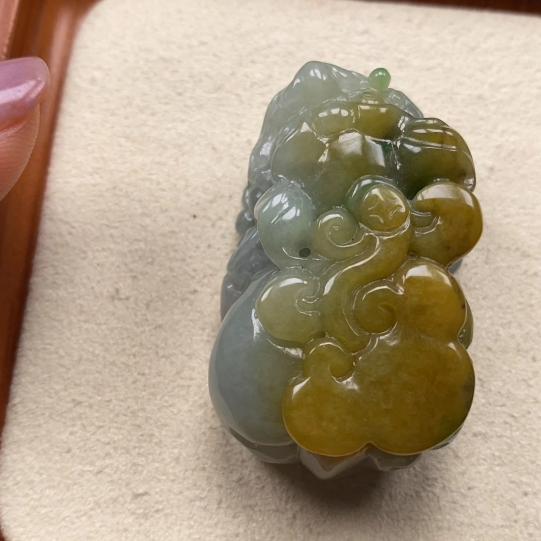 翡翠未镶嵌颈饰如意貔貅