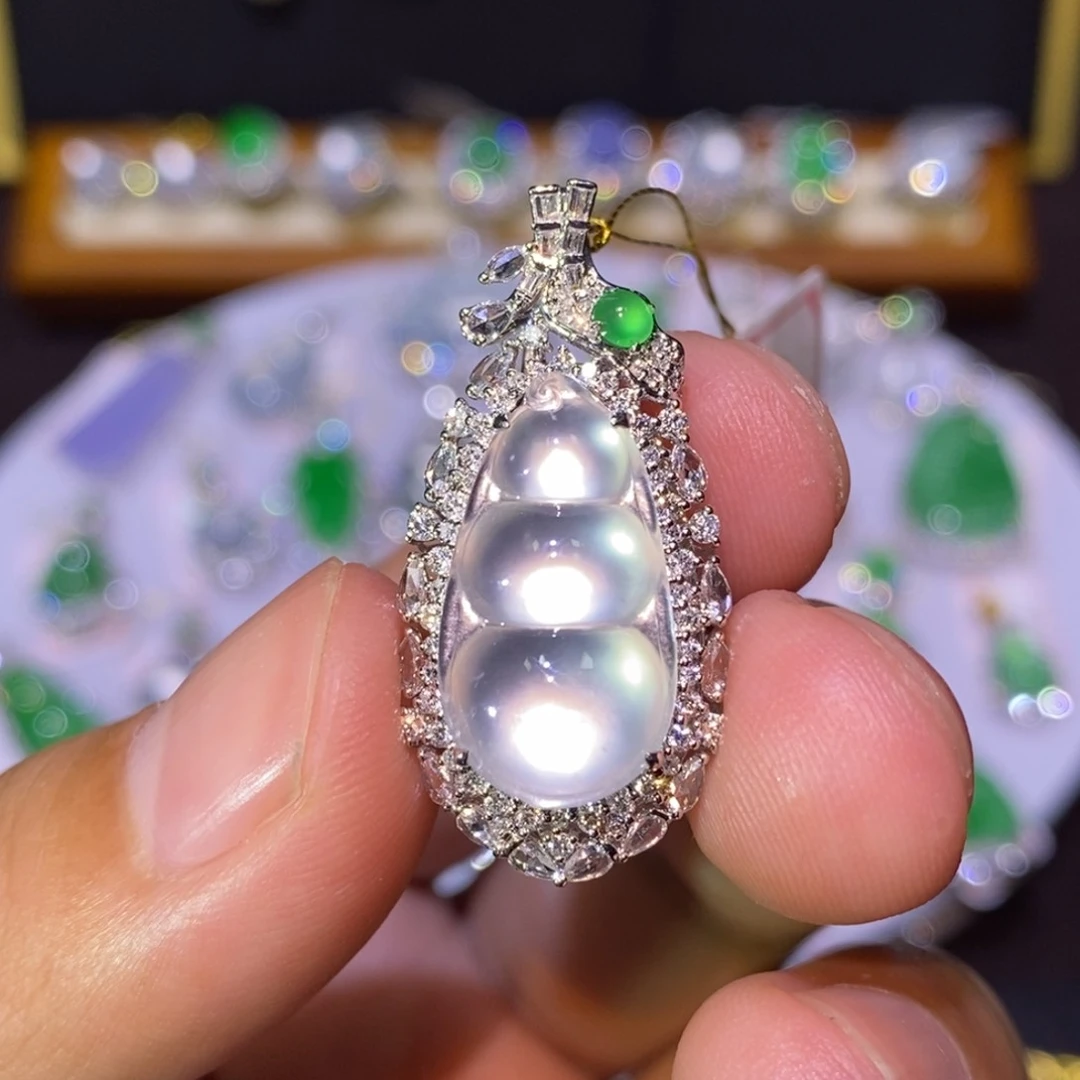 【闪购商品】颈饰18K金镶嵌翡翠