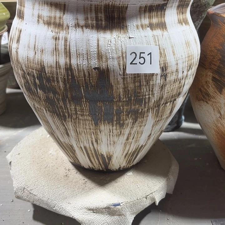 陶摆件高28，口22，到20，有孔，251