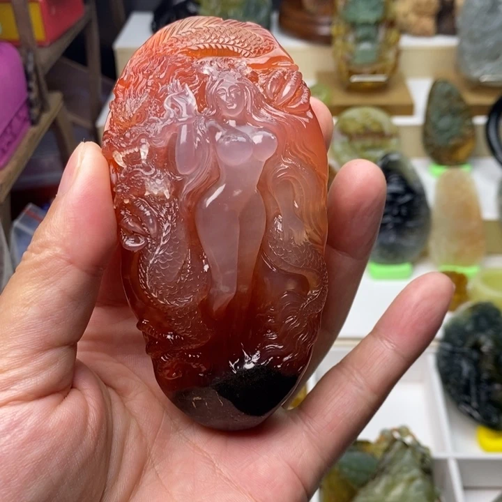 古***呢岫玉未镶嵌颈饰龙女手把件