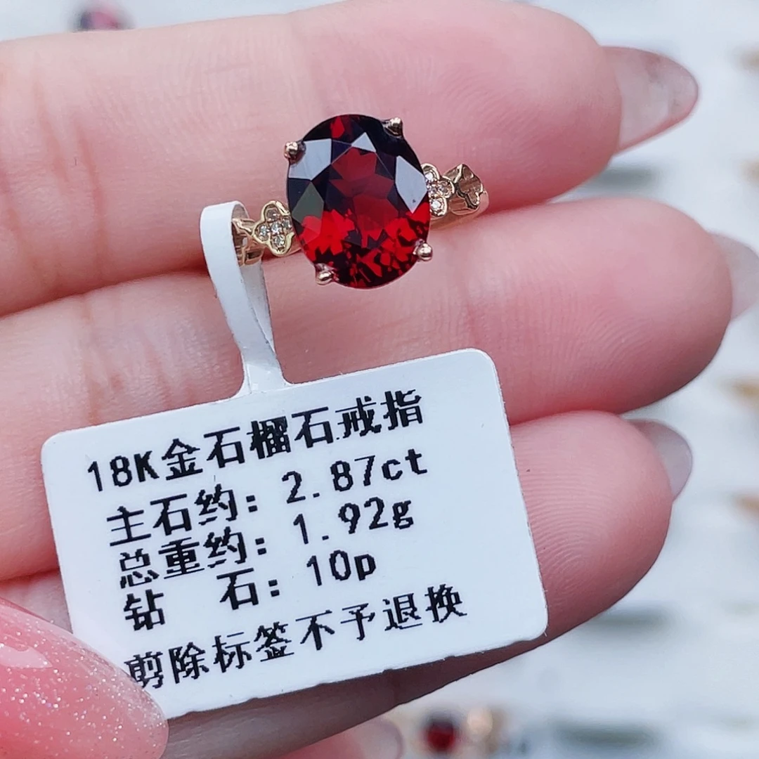 18K金镶嵌戒指石榴石