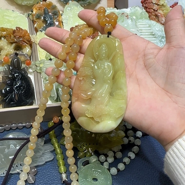 未镶嵌蛇纹石玉吊坠荔**?
