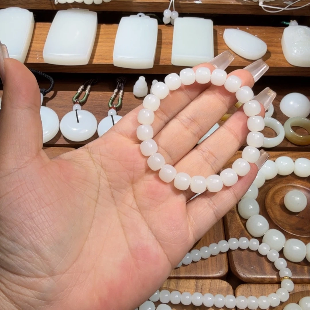 嗨***!和田玉未镶嵌颈饰