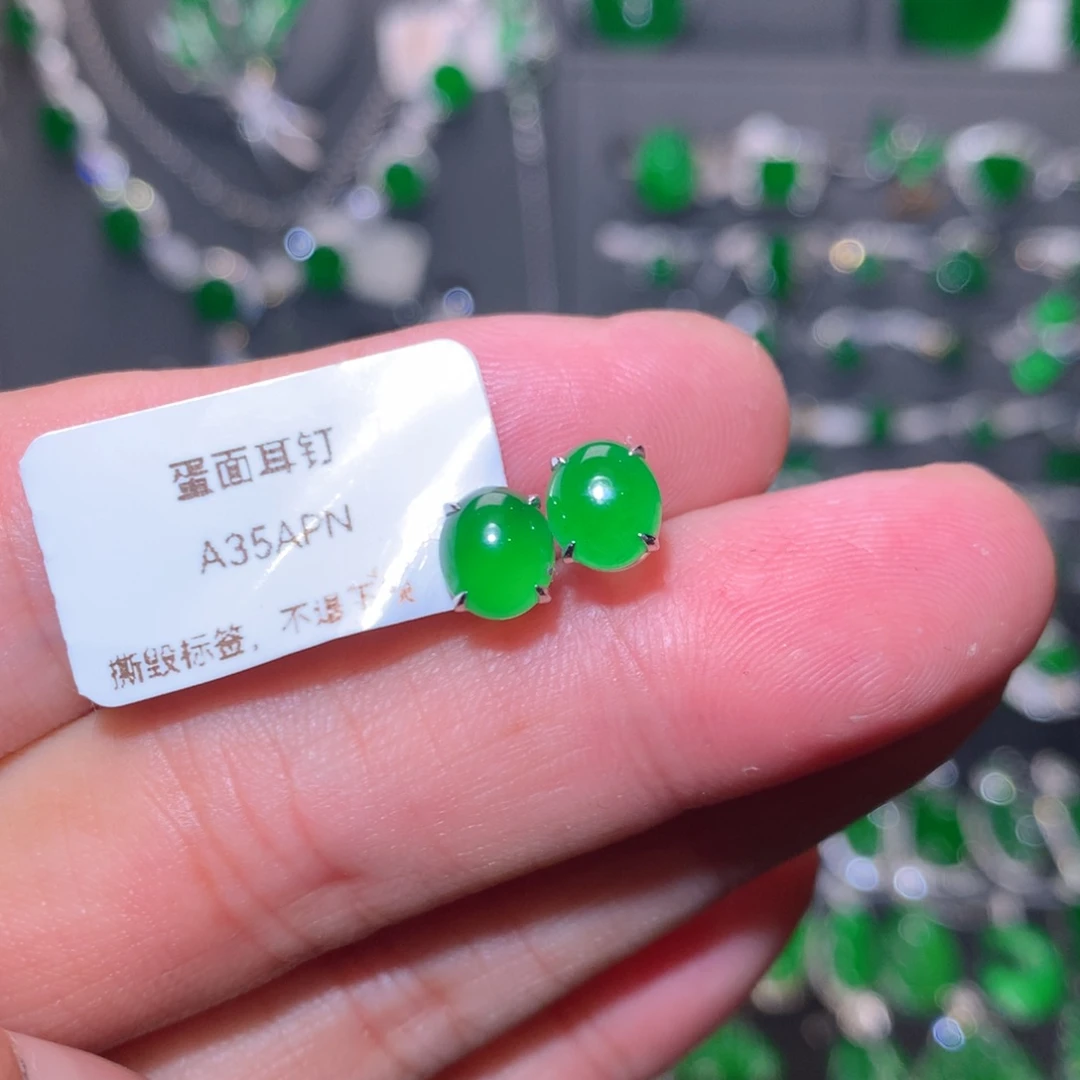 翡翠18K金镶嵌耳钉天然翡翠