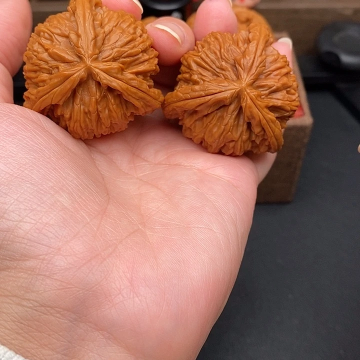 乱***瞳文玩核桃把件白奔