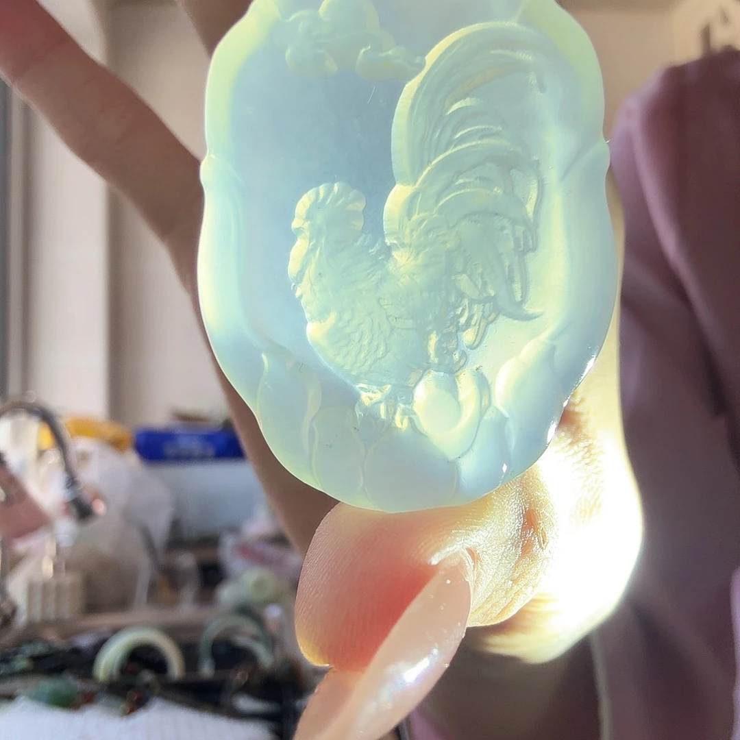 蛇纹石玉鸡牌未镶嵌巷**尘