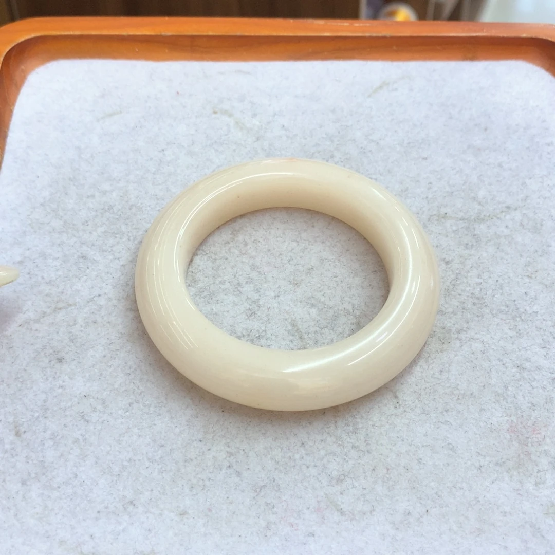 石英质玉未镶嵌手镯