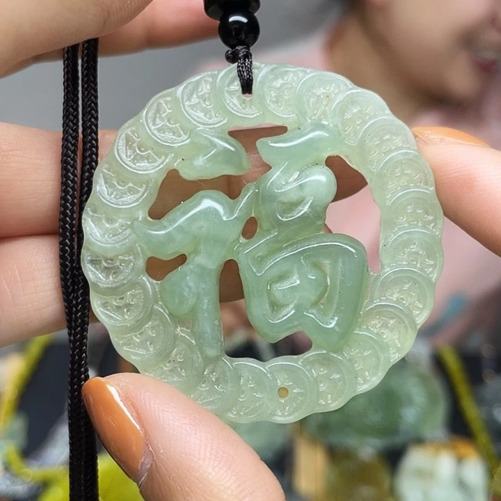 蛇纹石玉未镶嵌颈饰