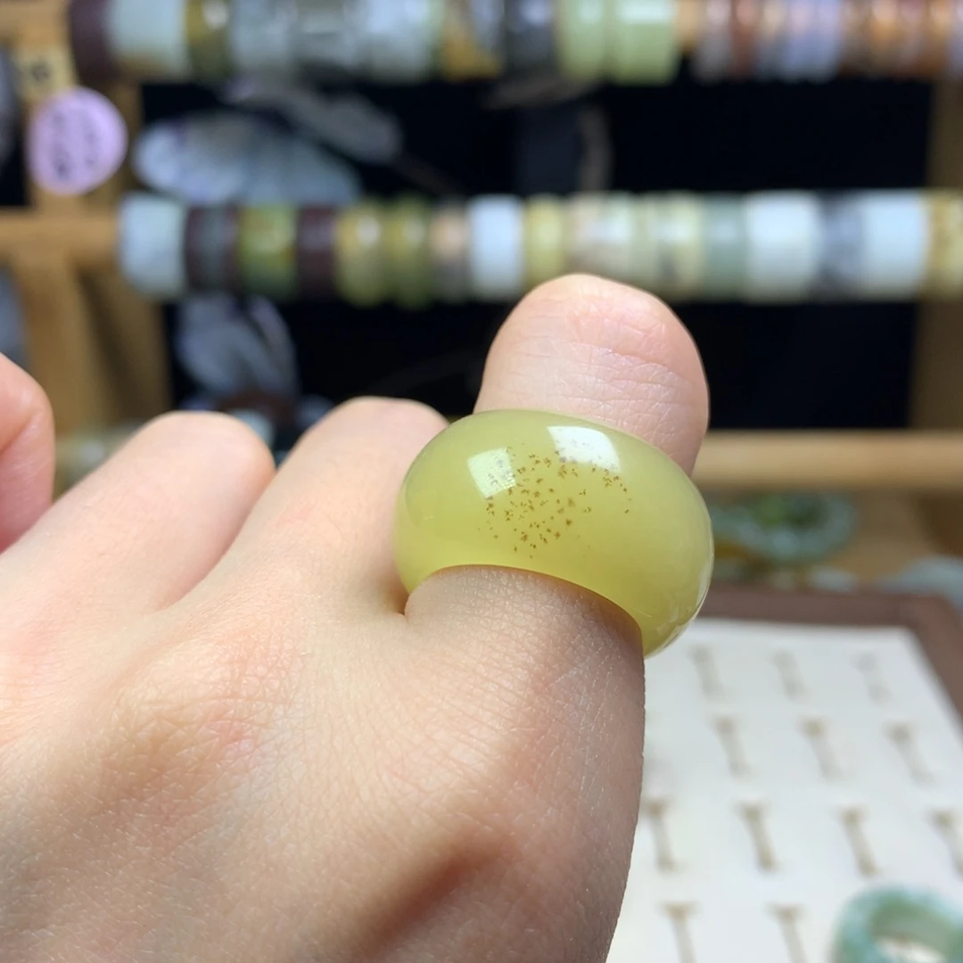 蛇纹石玉未镶嵌戒指画**爱