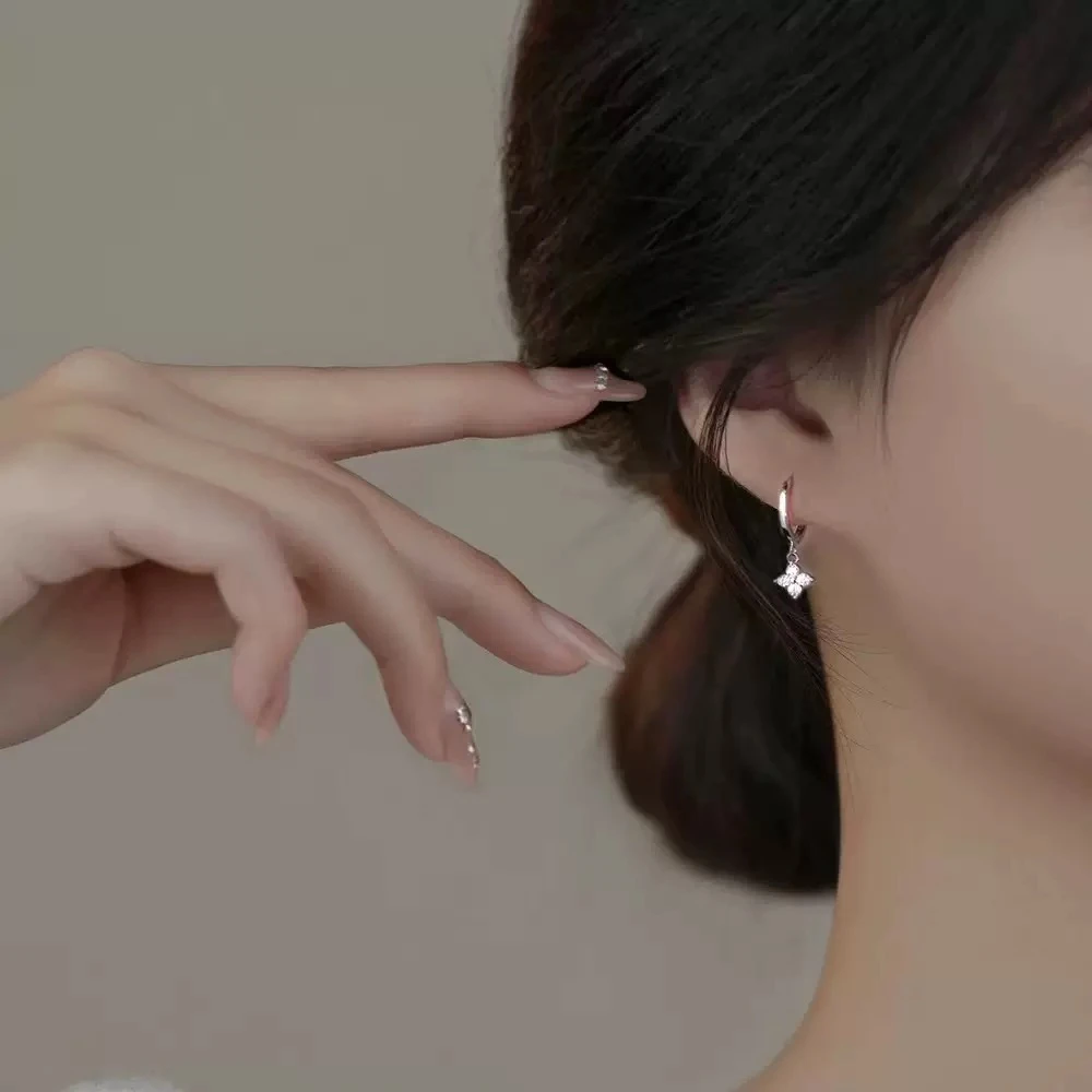 足银银制品 999纯银四叶草耳环圈女小众设计高级轻奢耳饰新款耳扣