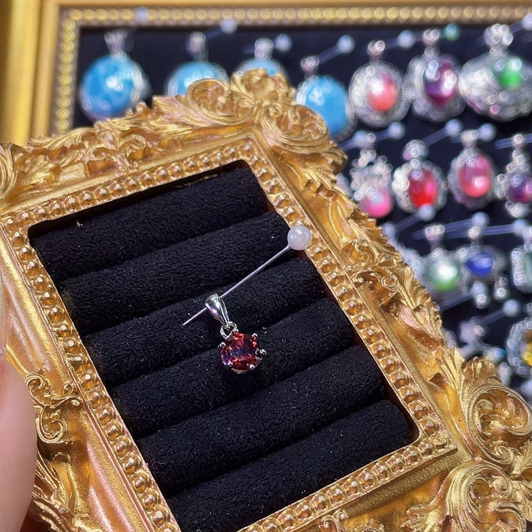 M***u羽毛925银石榴小吊坠