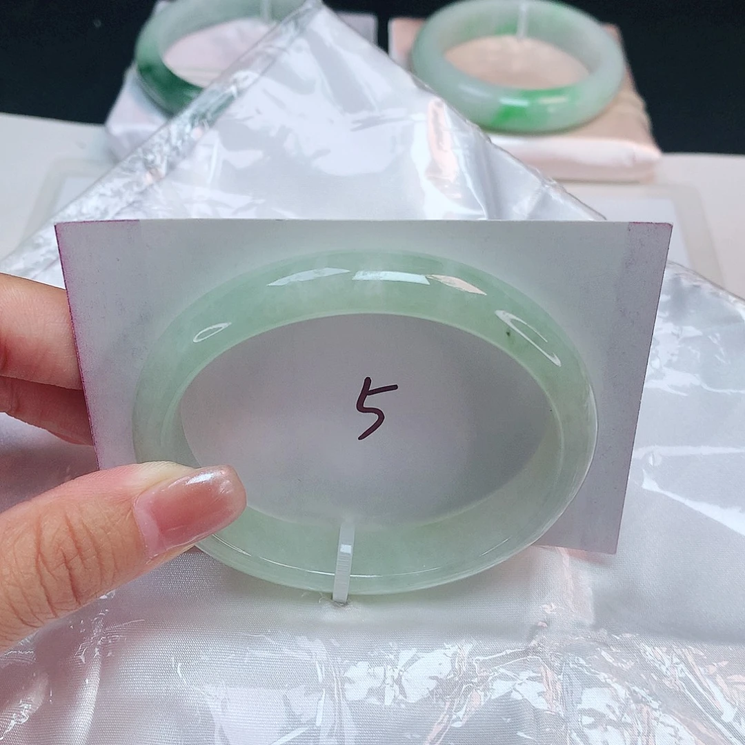 用***5翡翠未镶嵌手镯 贵妃60