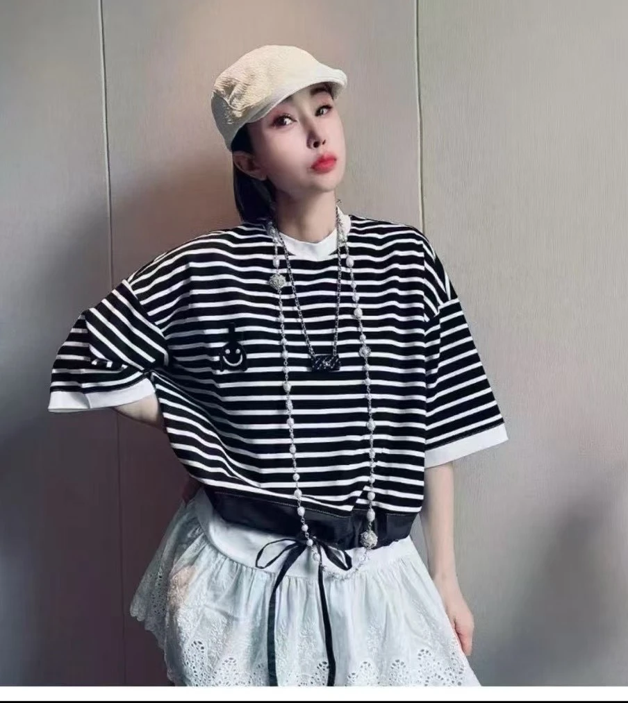 24052 黑白条纹显瘦休闲笑脸七分袖设计感小众上衣