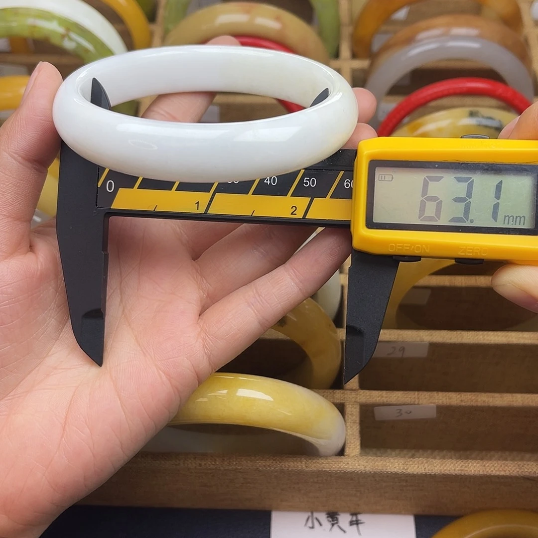 未镶嵌石英质玉（黄龙玉）手镯福利买三再送一29号