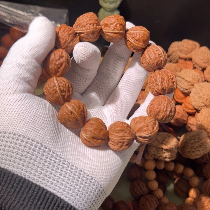 文玩核桃手串三棱