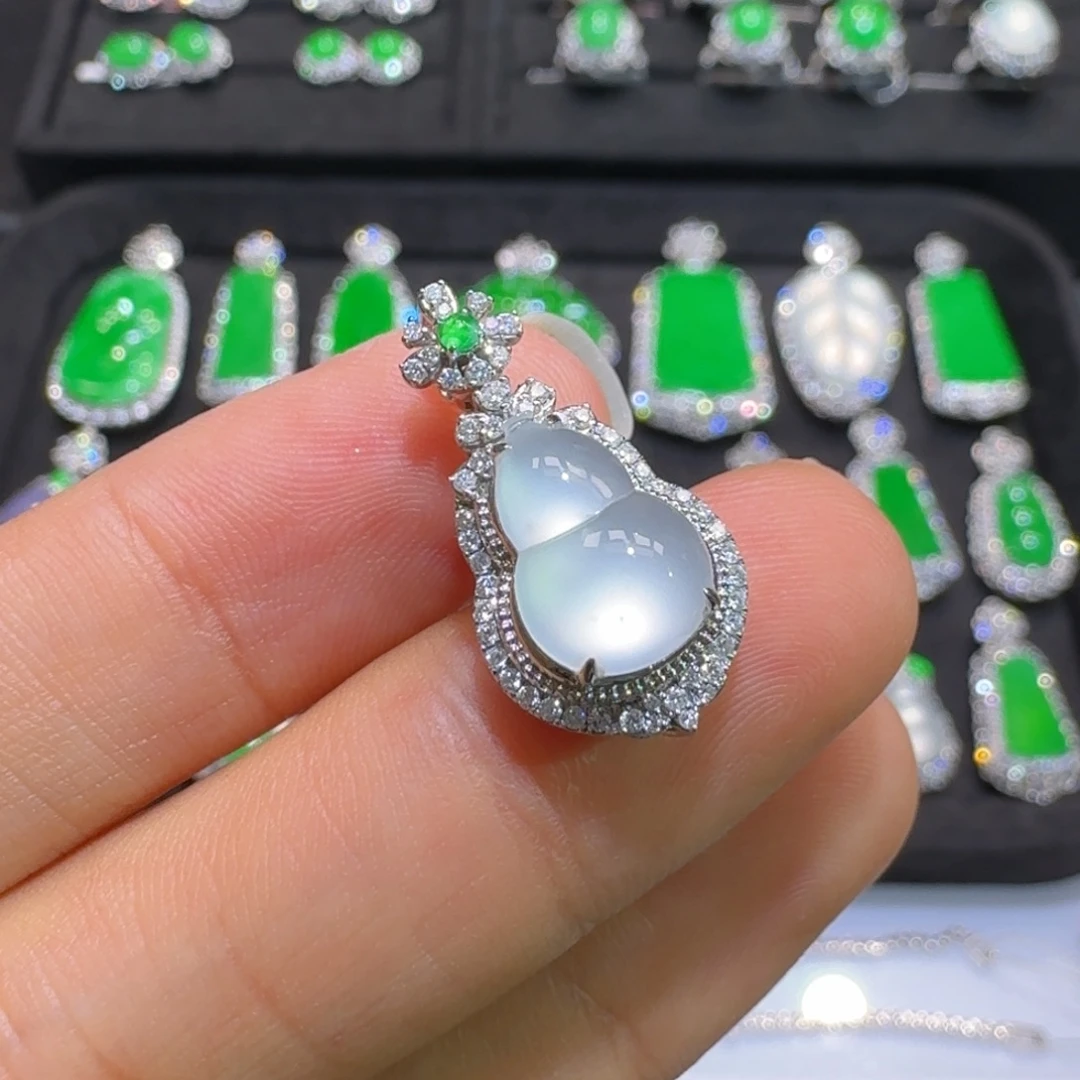 翡翠18K金镶嵌颈饰收到货48小时鉴赏期