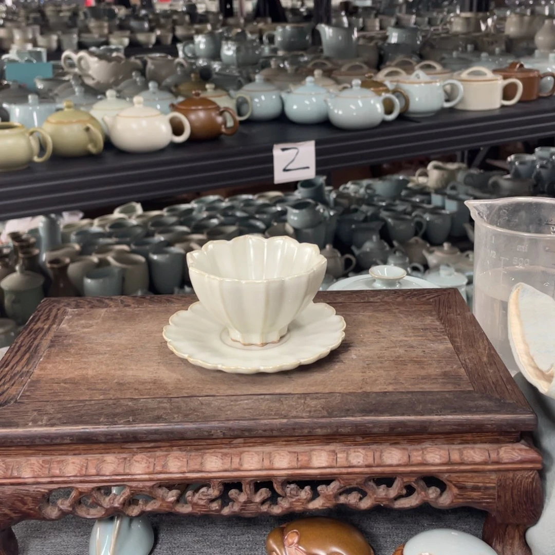 瓷片月白釉葵口盏拖杯一套