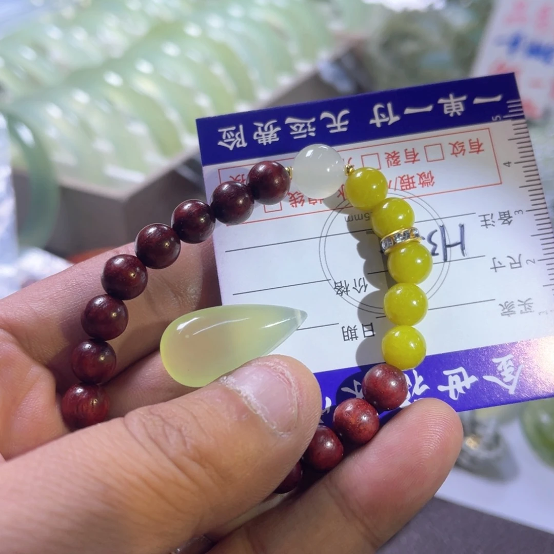 未镶嵌蛇纹石玉颈饰