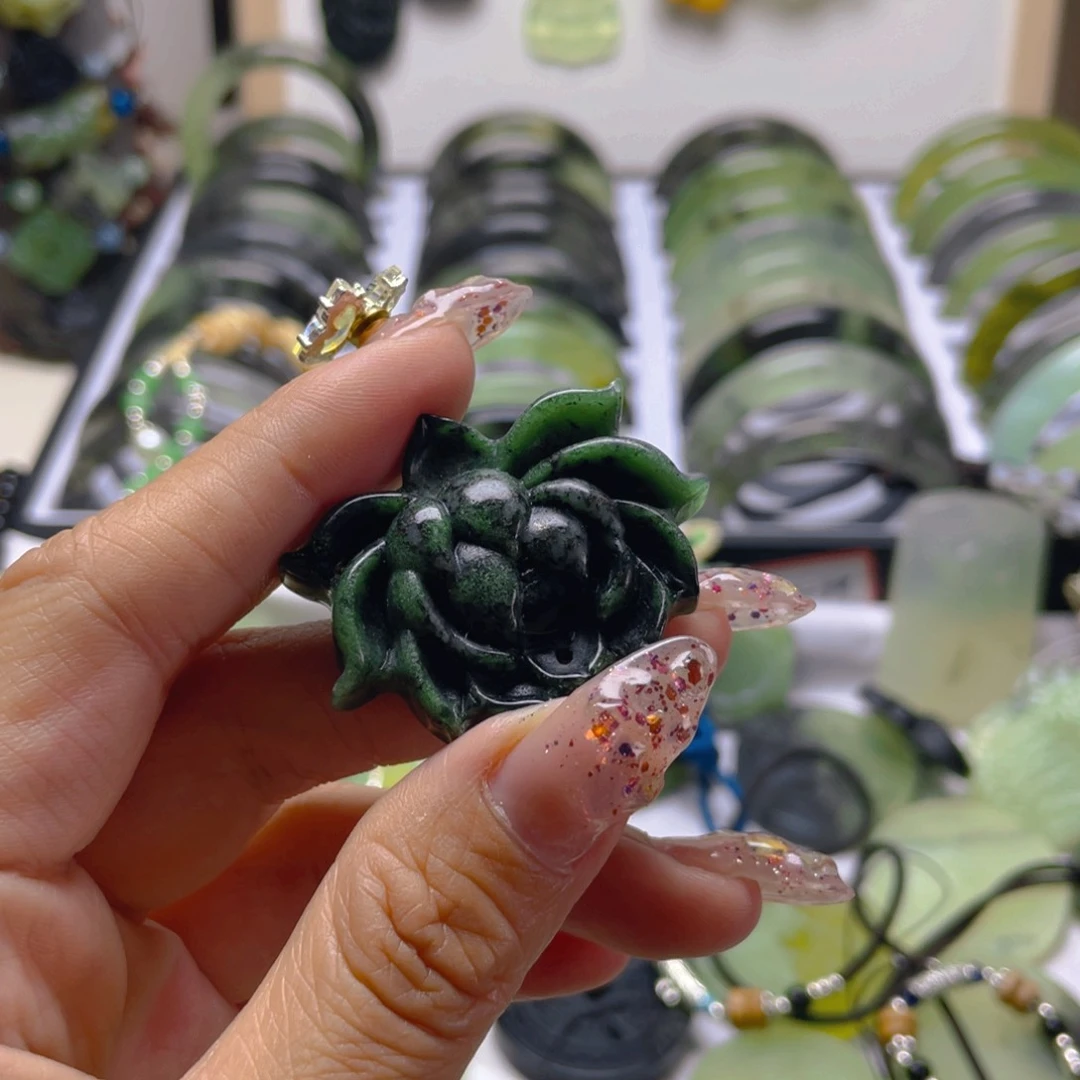想***！蛇纹石玉未镶嵌颈饰