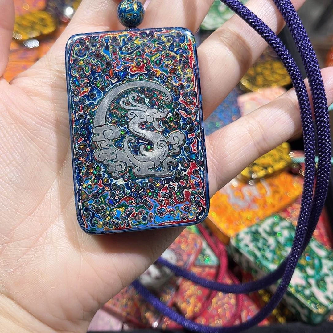 随**据大漆龙牌……………..