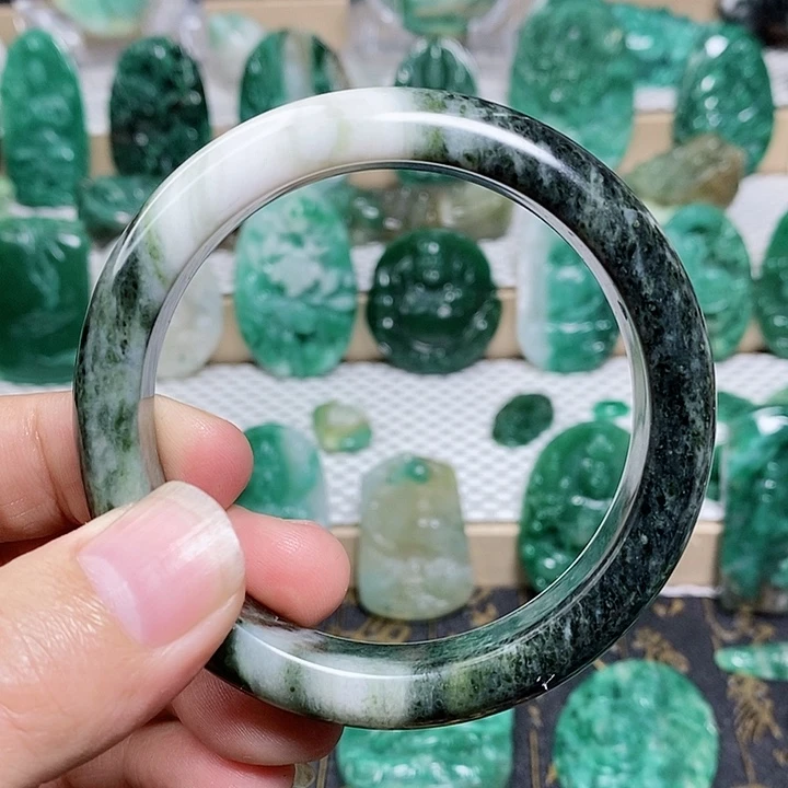 未镶嵌独山玉手镯