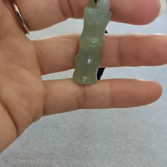 未镶嵌蛇纹石玉吊坠