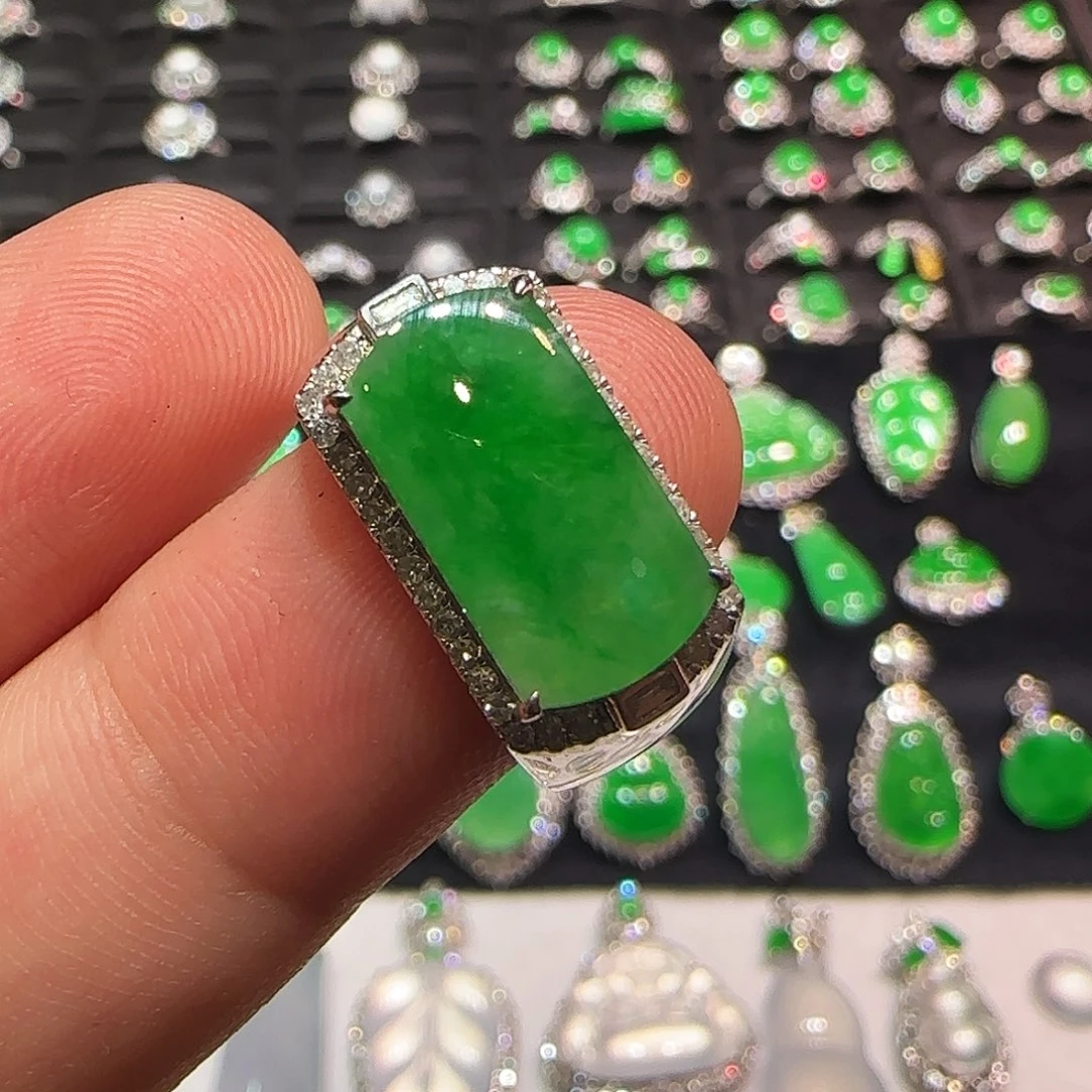 翡翠18K金镶嵌戒指戒指