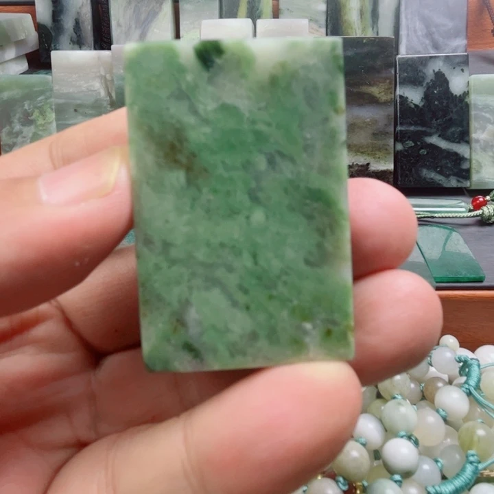 独山玉未镶嵌颈饰