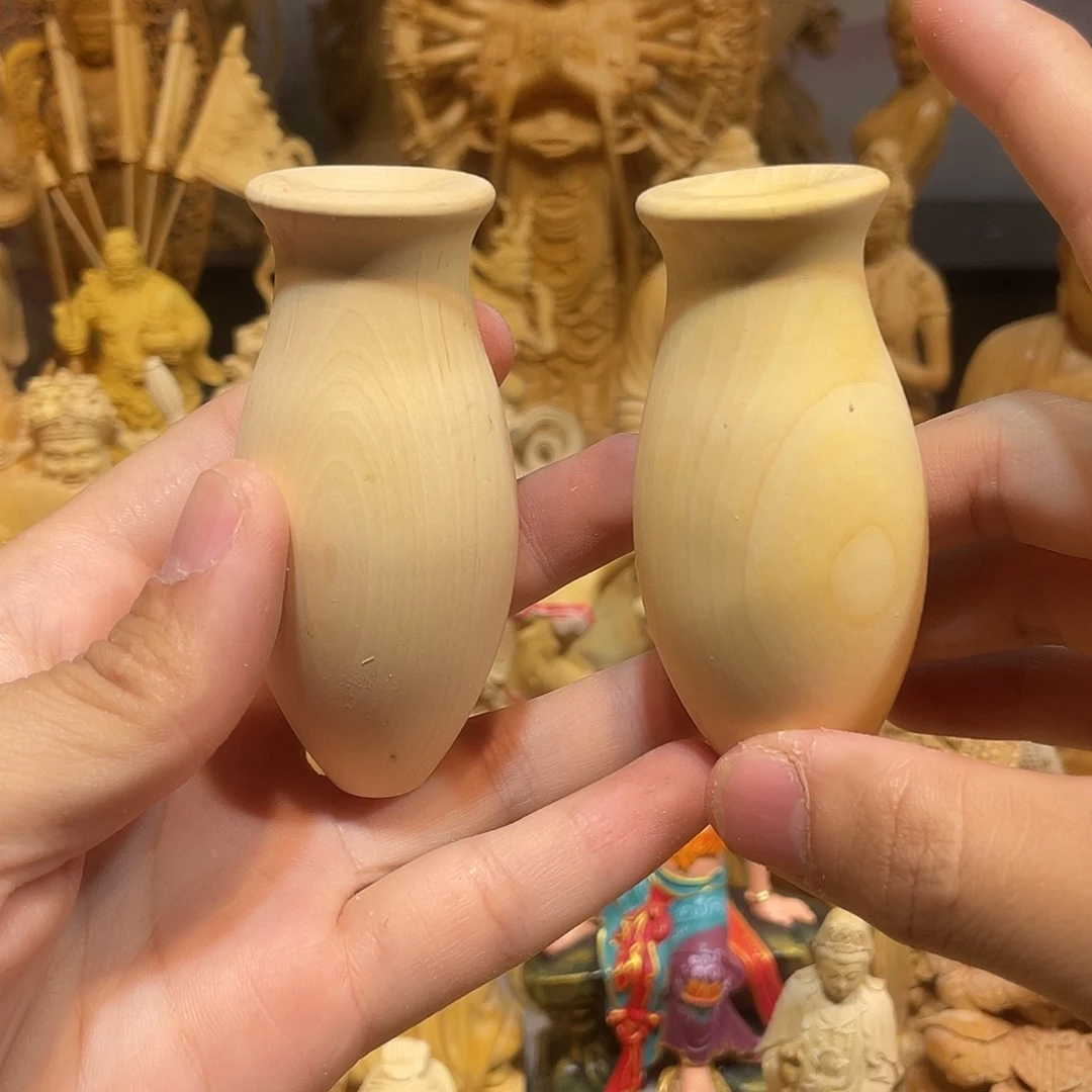 黄杨木瑕疵花瓶一对