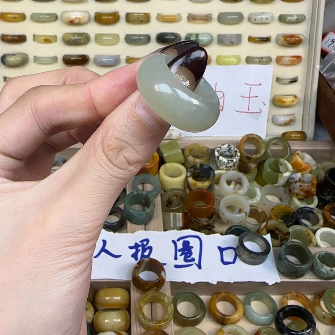 岫玉岫玉内径18.5微瑕未镶嵌H***?