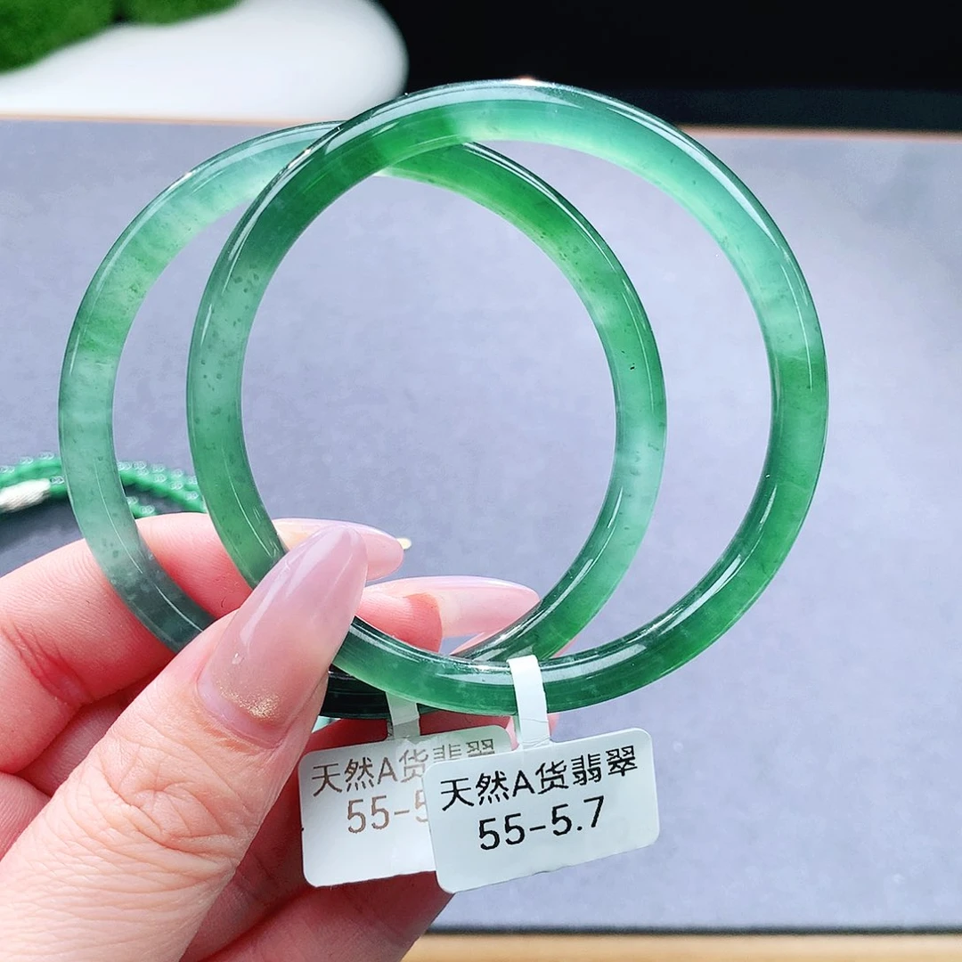 未镶嵌手镯（圆镯）翡翠