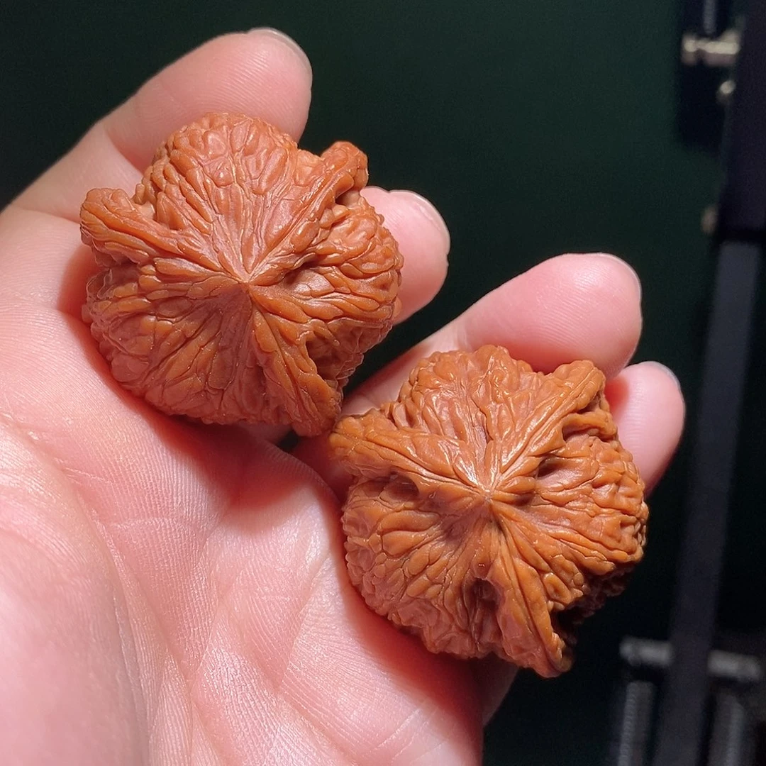 文玩核桃把件40绣球三棱全品