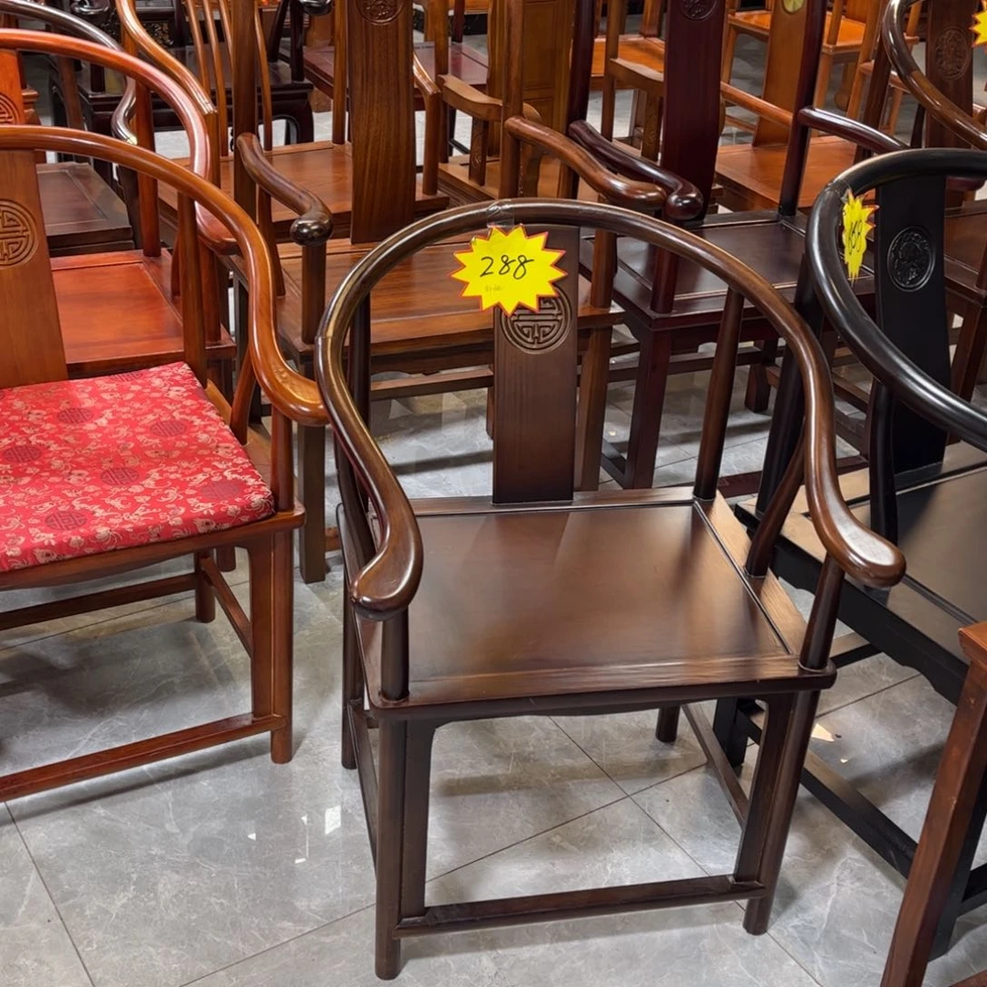 玻璃一**在实木椅子实木家具