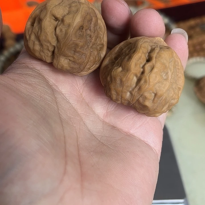 把件文玩核桃40左右瑕疵蛤蟆头