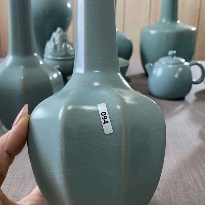 瓷片八棱瓶一一一一一一一一一暇