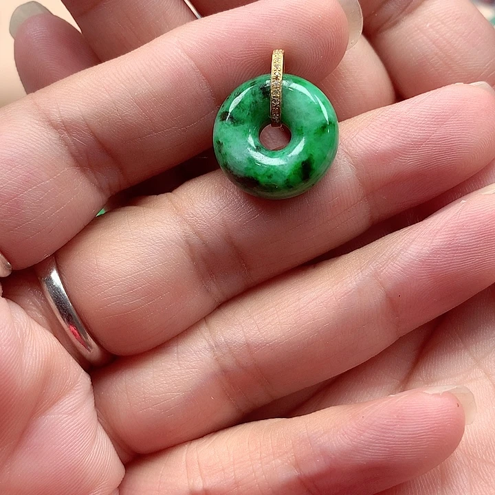 翡翠18K金镶嵌颈饰翡翠