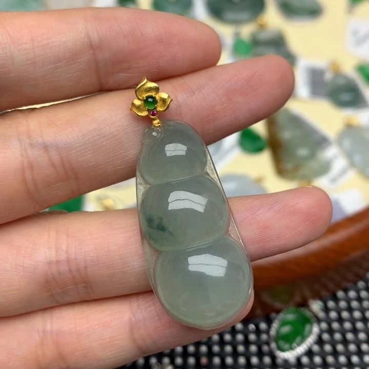 颈饰18K金镶嵌翡翠?*子