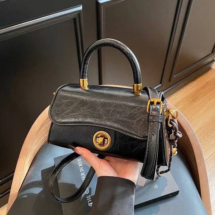 新粉免费抽 单肩包斜挎包收纳包随机一件