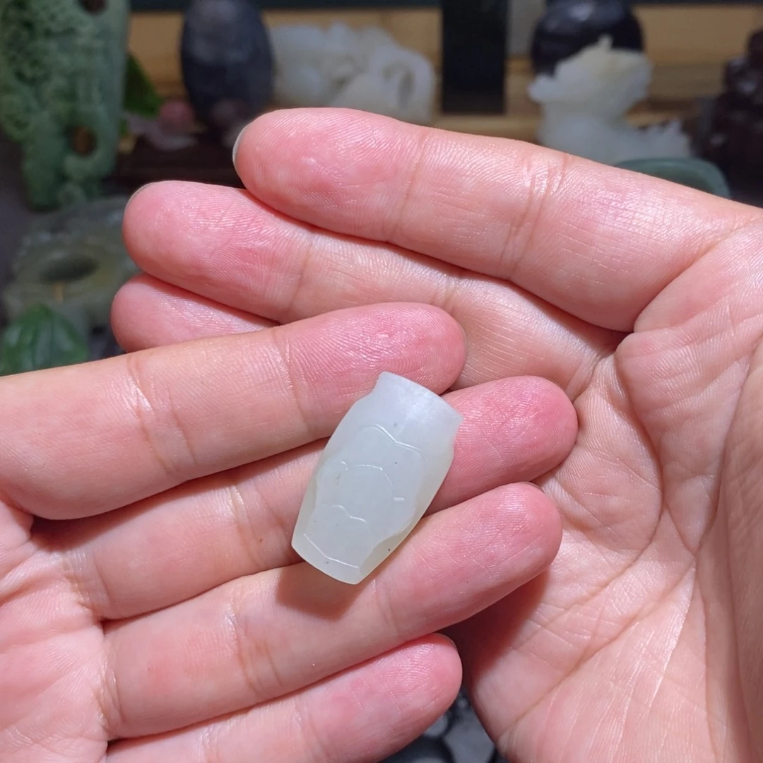 满***色颈饰未镶嵌南红玛瑙定制