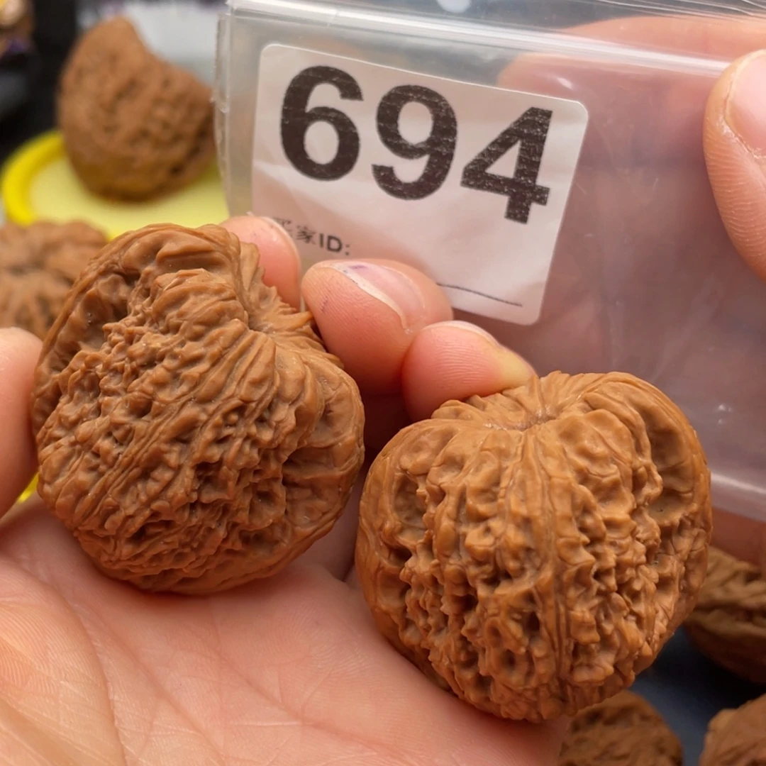 文玩核桃把件凹底勾拉丝39