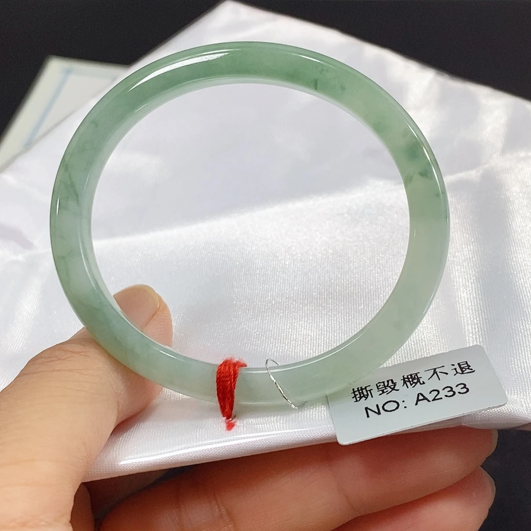 未镶嵌手镯（贵妃镯）翡翠手镯