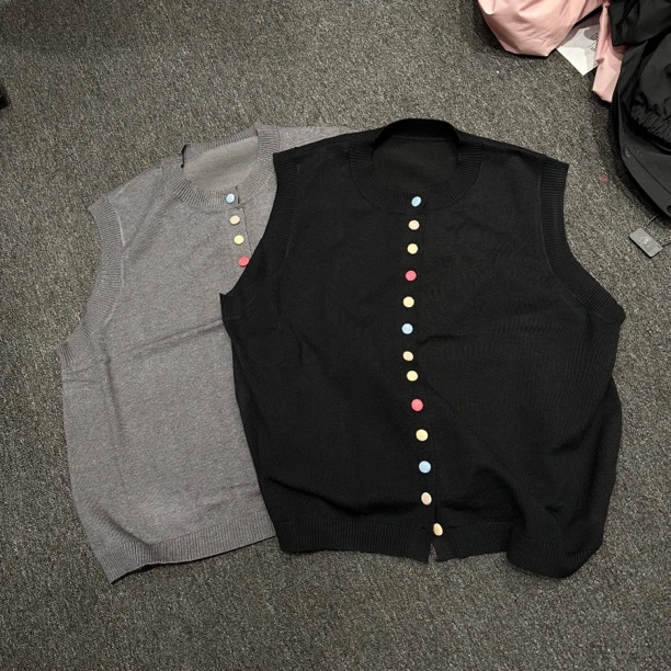 （老三）韩版学院风开衫叠穿针织马甲背心彩色扣设计感针织上衣马夹